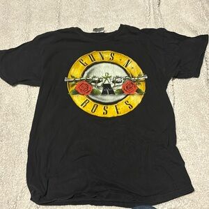 Hanes guns and roses short sleeve t shirt medium.